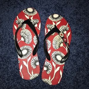 Size 7-8 VERA BRADLEY Red and white flip flops